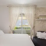 Cecilia Apartment, Private Parking Included Appartamento