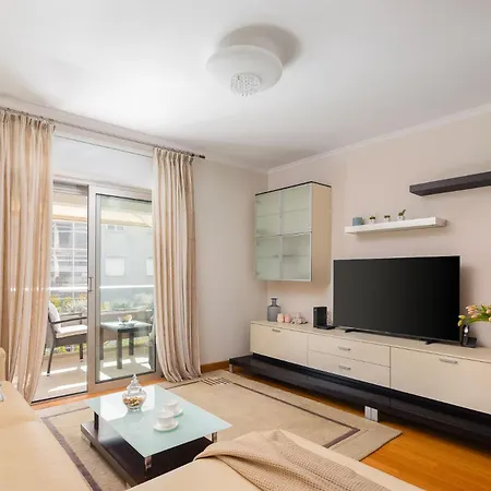 Cecilia Apartment, Private Parking Included