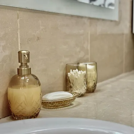 Apartman Cecilia Apartment, Private Parking Included *