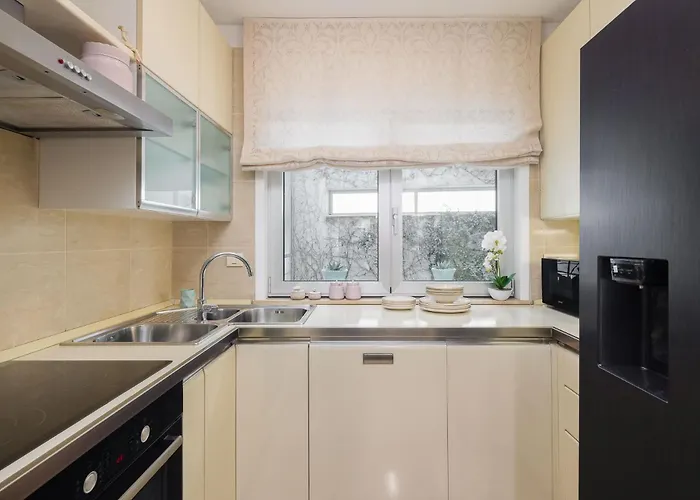 Cecilia Apartment, Private Parking Included *