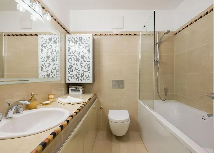 Appartement Cecilia Apartment, Private Parking Included
