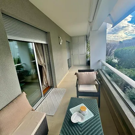 Cecilia Apartment, Private Parking Included *