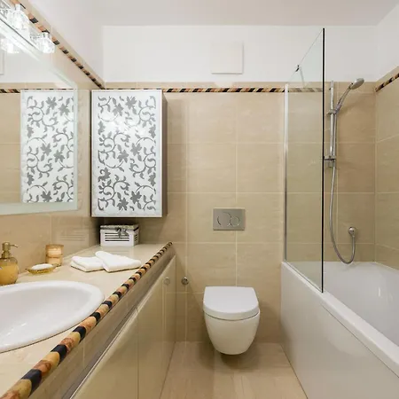 Apartamento Cecilia Holiday Apartment, Private Parking Included