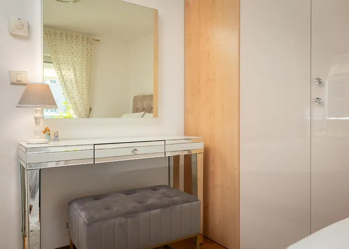 公寓 Cecilia Apartment, Private Parking Included